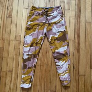 Patagonia Fleece Jogger Pants Camo Print Womens Small Relaxed Fit Pink Brown